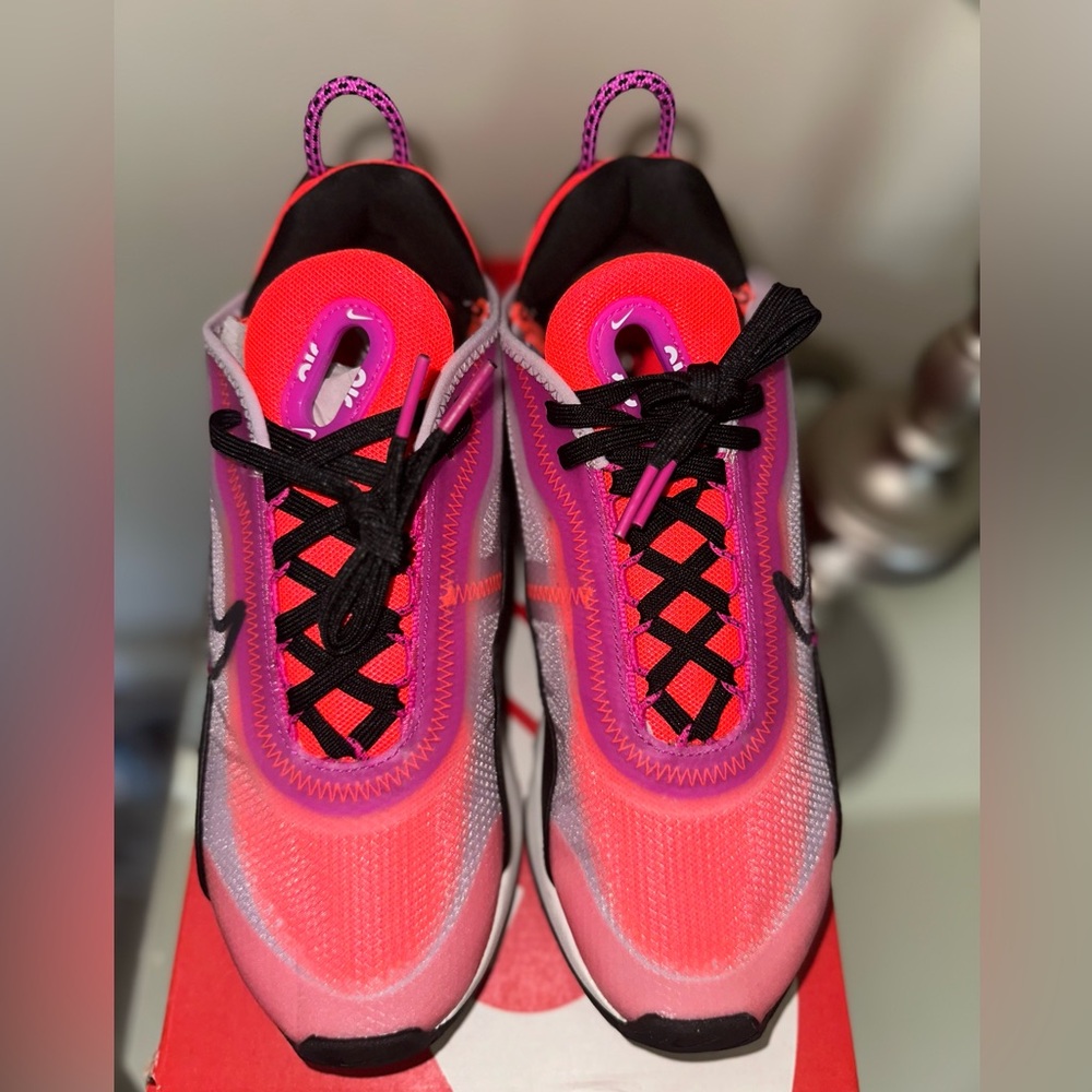 Women’s Nike sneakers